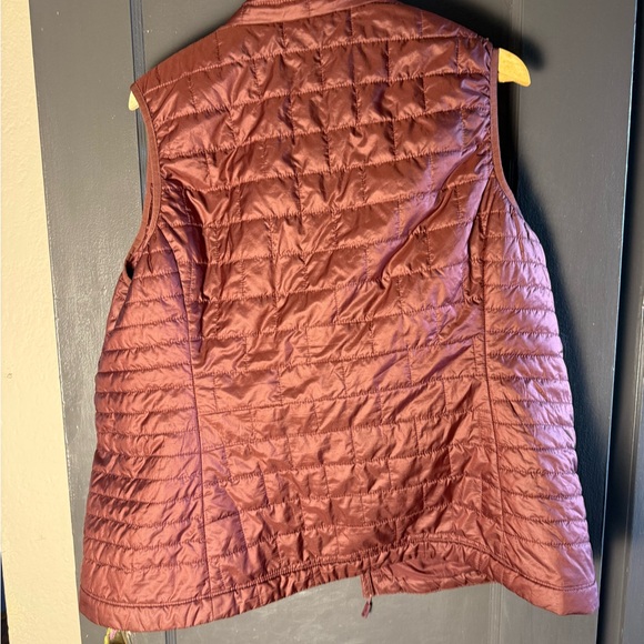 Patagonia Burgundy Quilted Vest - Picture 2 of 3
